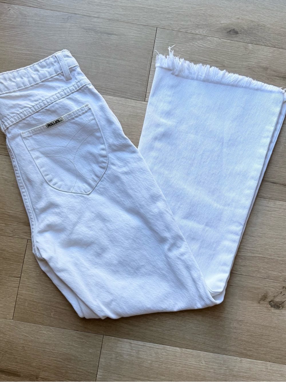 Rolla’s Eastcoast Crop Flare Jeans 28 White High Rise Raw Hem